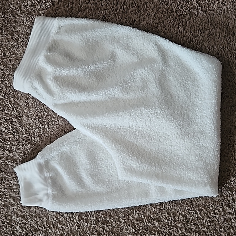 Jenni Intimates Sherpa Jogger Set - Picture 8 of 12